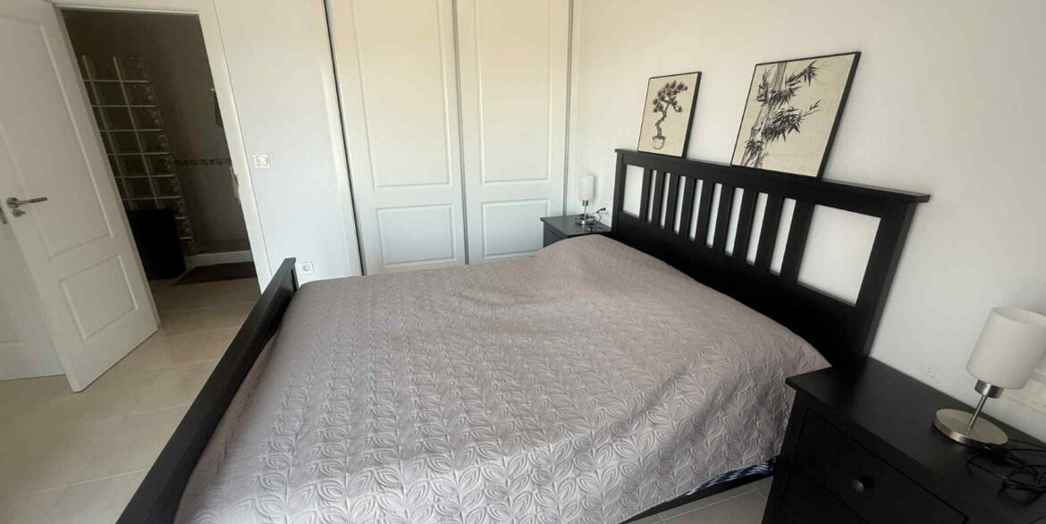 o_1itiblvt01a0330sba31q841nem38