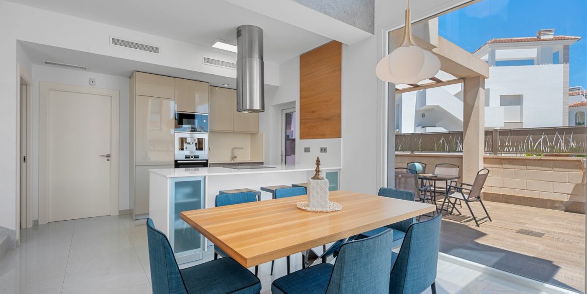 o_1itphpcls1cv10i760f1um1170o3f