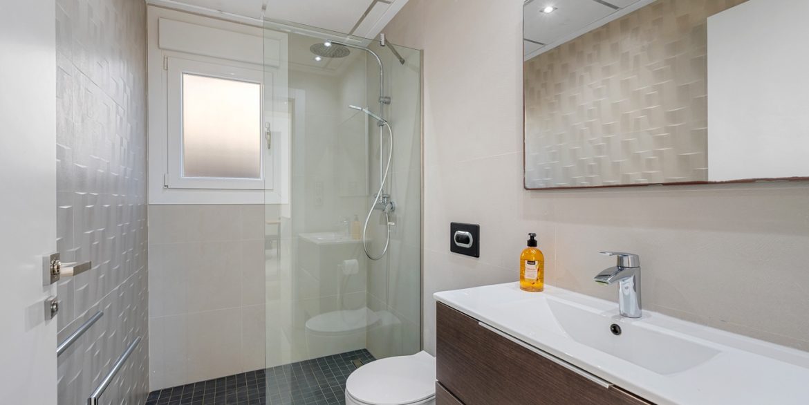 o_1itphpcls1dl33aieh1c8sh7e34