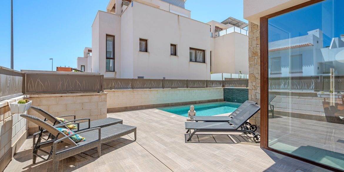 o_1itphpcls1evb1b2d1t2r1f59ic23n