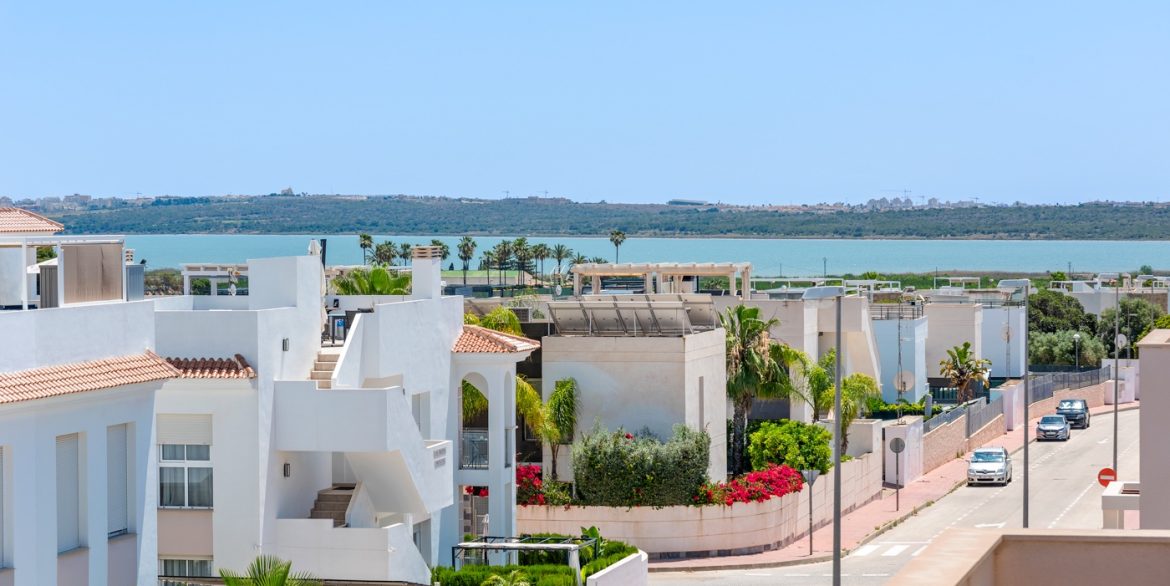 o_1itphpcls6521us916bbi4qoct2o