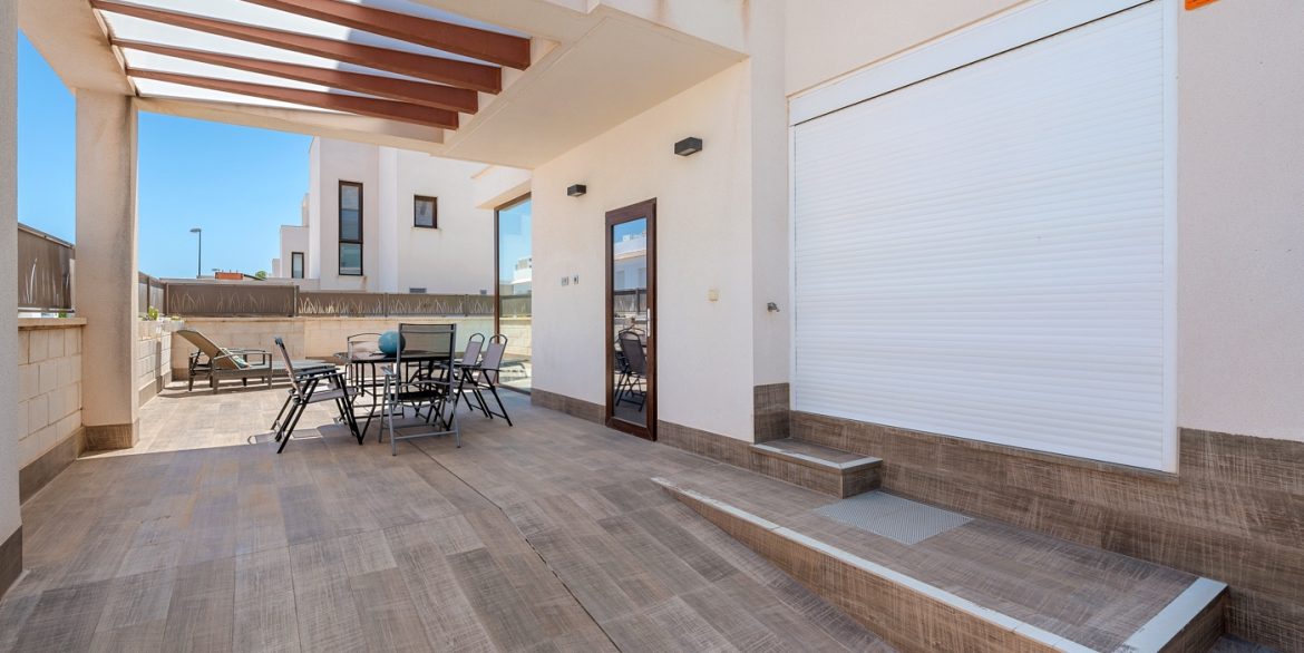 o_1itphpclsc8u171j15k513ar166r3l