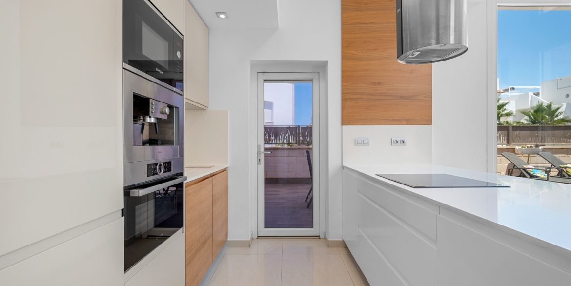 o_1itphpclspec1b5v1d26v18m6h3a