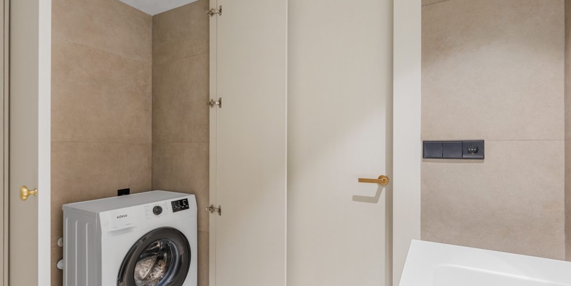 o_1itpjql3u1au1ffd1ra210q5f1i2l