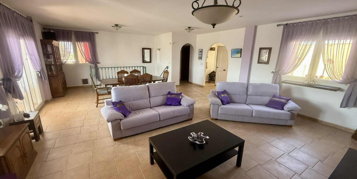 o_1iu6ie44912uv1mlsc19th12mgc2