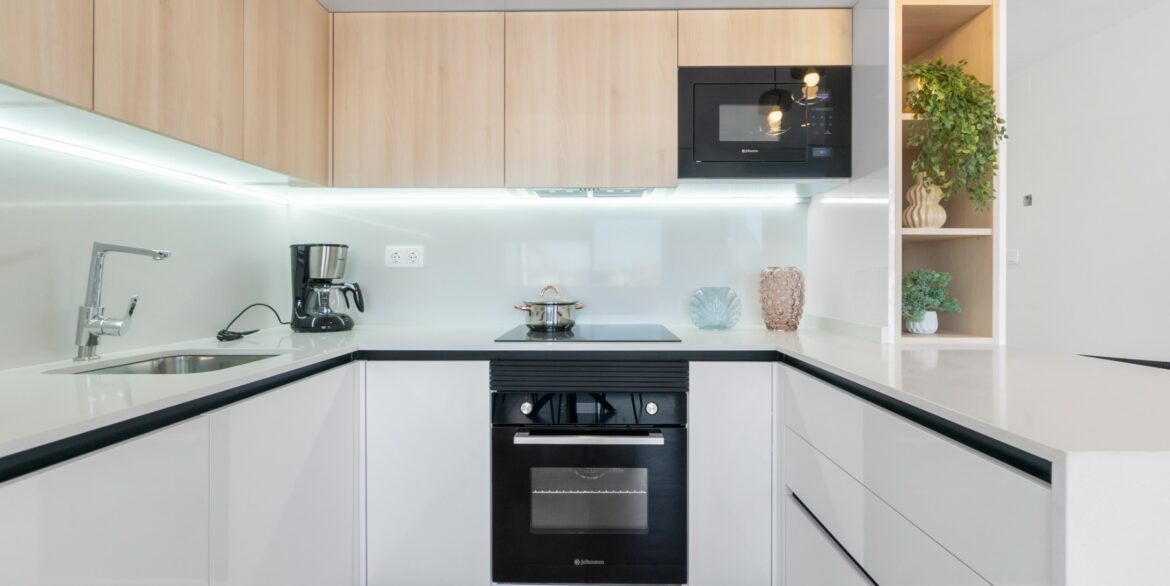 o_1iv2rurn17tb1f211kf61hov7mj2h