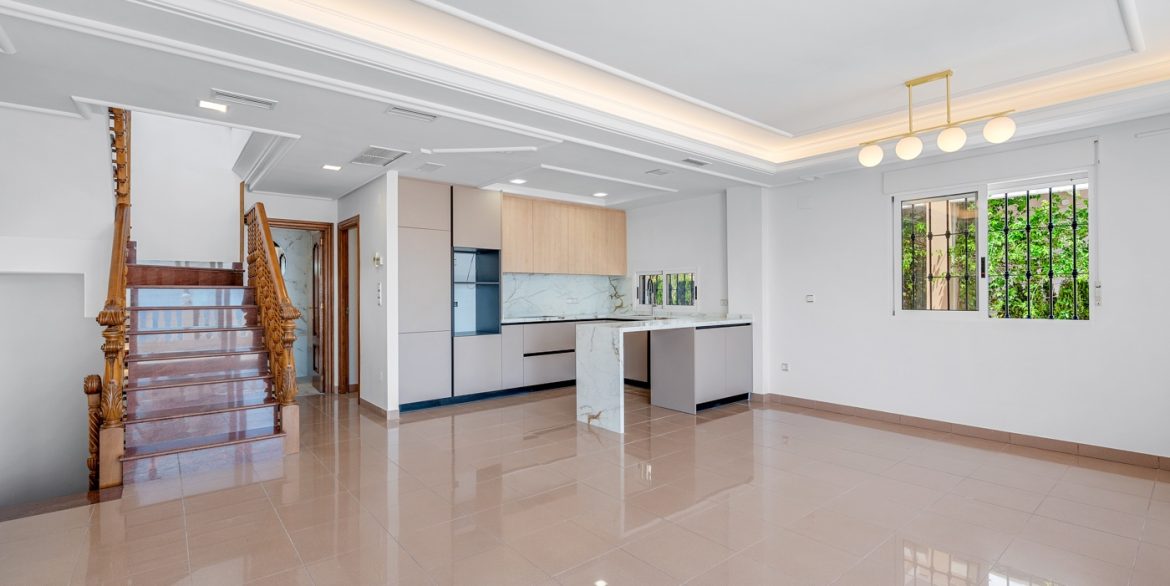 o_1ivfk1rmb15b33km11uo16559sk3t