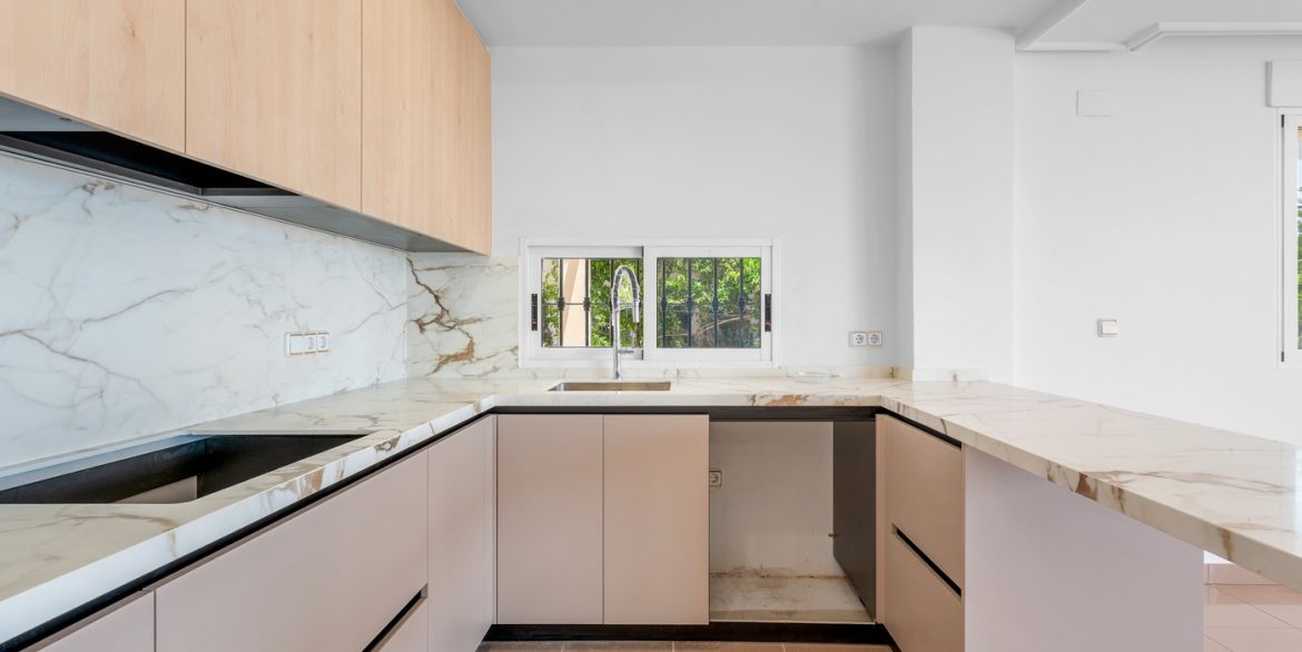 o_1ivfk1rmb3es1egem3i16tr1sej3q