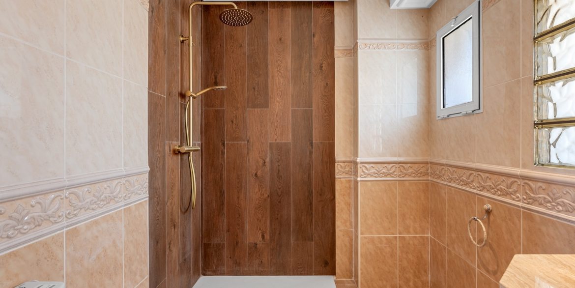 o_1ivfk1rmcent1ja8fbq1q9u70f4j