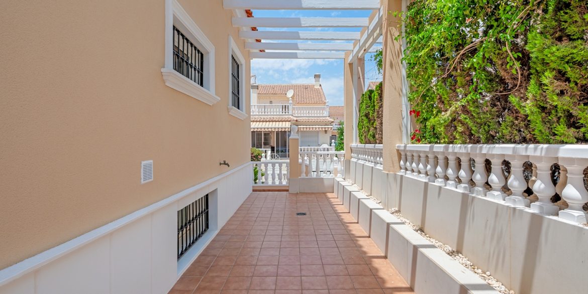 o_1ivfk1rmcslg1iqc1oda5si10cu43