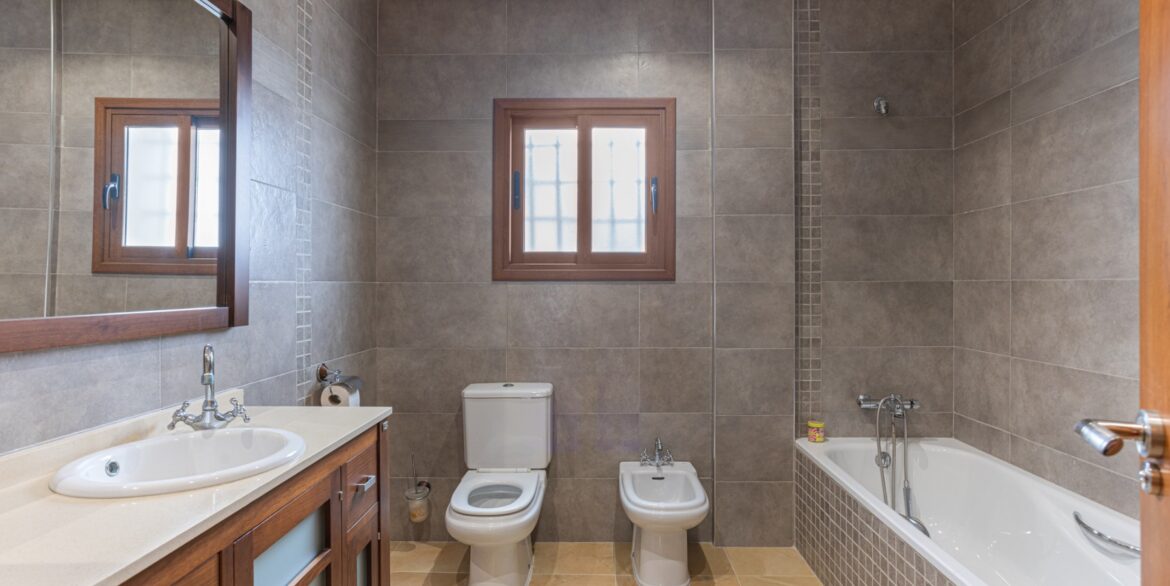 o_1j06u14n28dj18lds0da7clo343