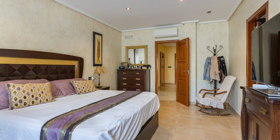 o_1j06u14n2h16oi25tdgdf1de83k