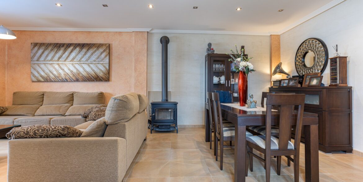 o_1j06u14n2l8m152s1erb1hrq3jo3d