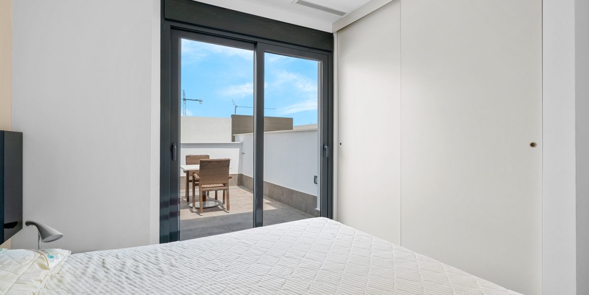 o_1j1da21q21me3100cnqflkkpf335