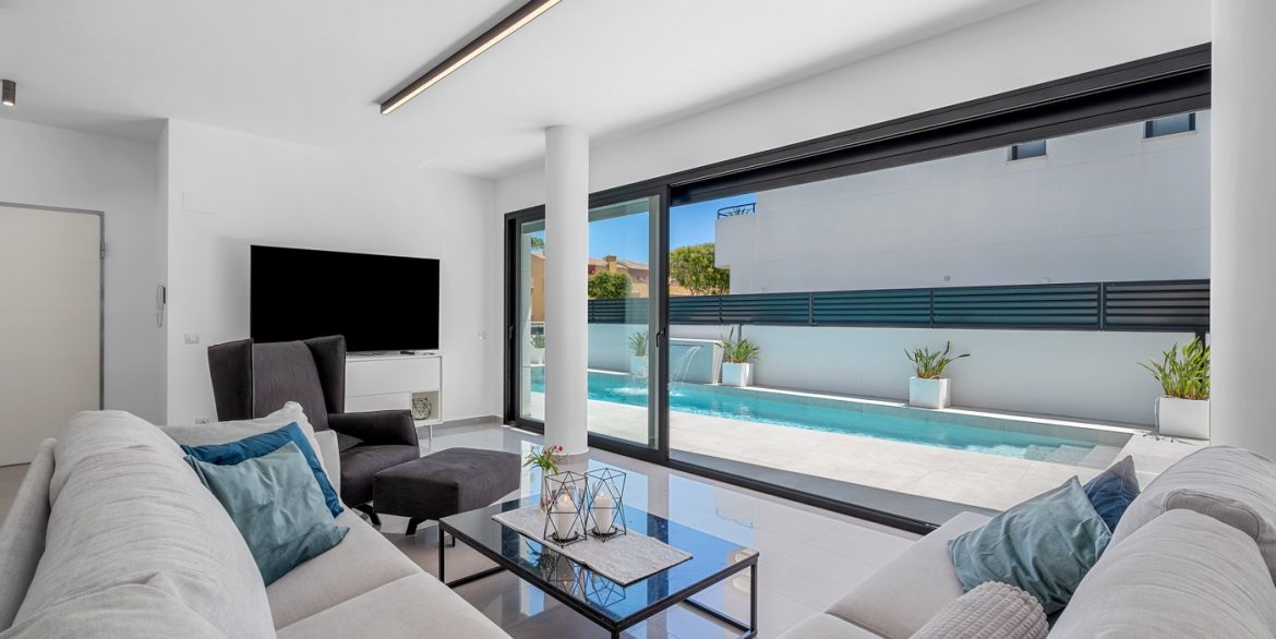 o_1j22kpn5m18vp3i2ueqcstuf03s