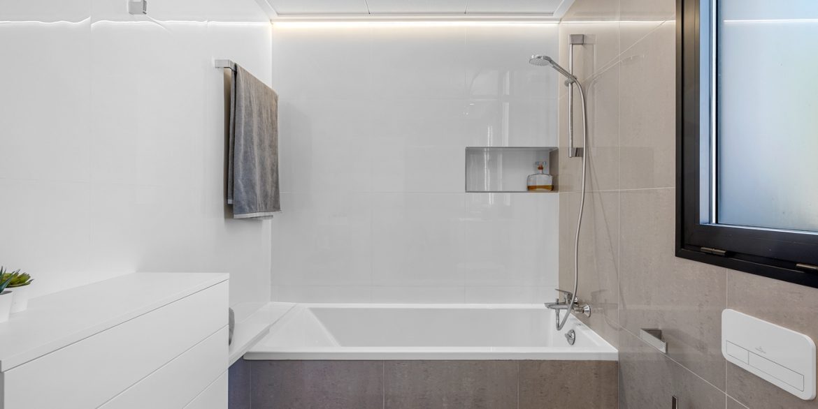 o_1j22kpn5m1gi11f3qs1lgre12ij46