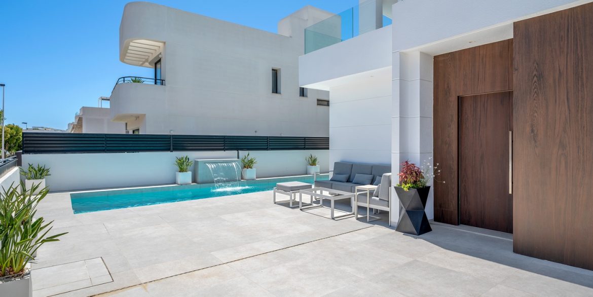 o_1j22kpn5mas910bf1qle19hu101m3d