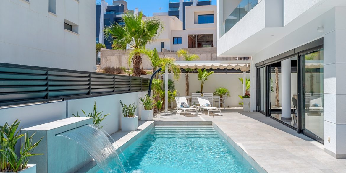 o_1j22kpn5me128po18h37md1qd73a