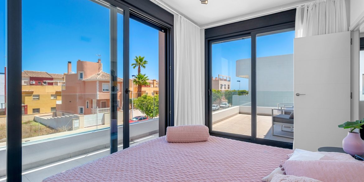 o_1j22kpn5mn1h16pn1ioc1dqobgo4a