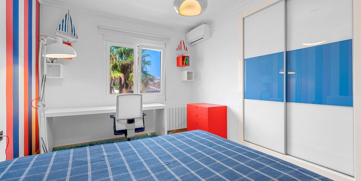 o_1j3dh8o8g98c19ct1996sihvtq55