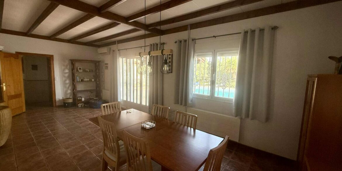 o_1j3gggthk13u3vi61bdk7kaof1eq