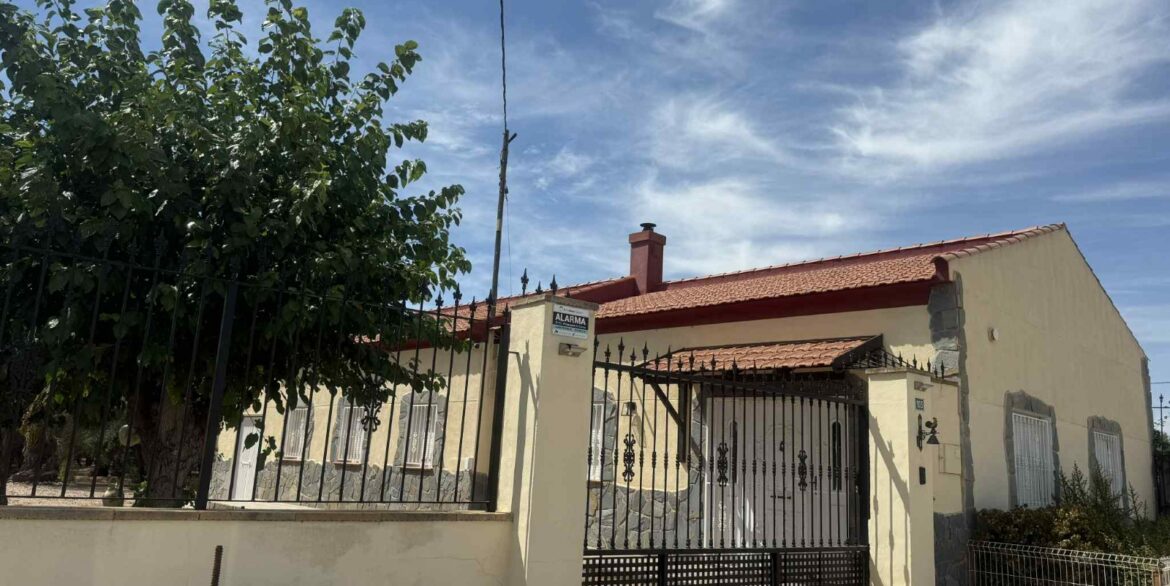 o_1j427rn196tr1th993v16mq1hj827