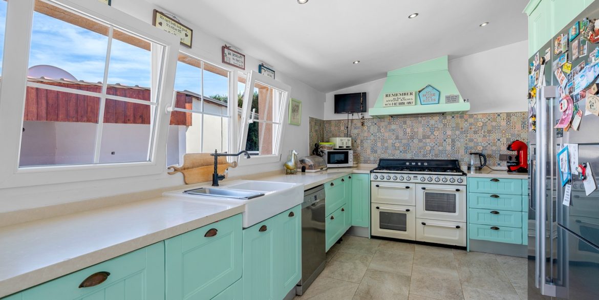 o_1j56e1num10r6uv4s1vqtjpnu50