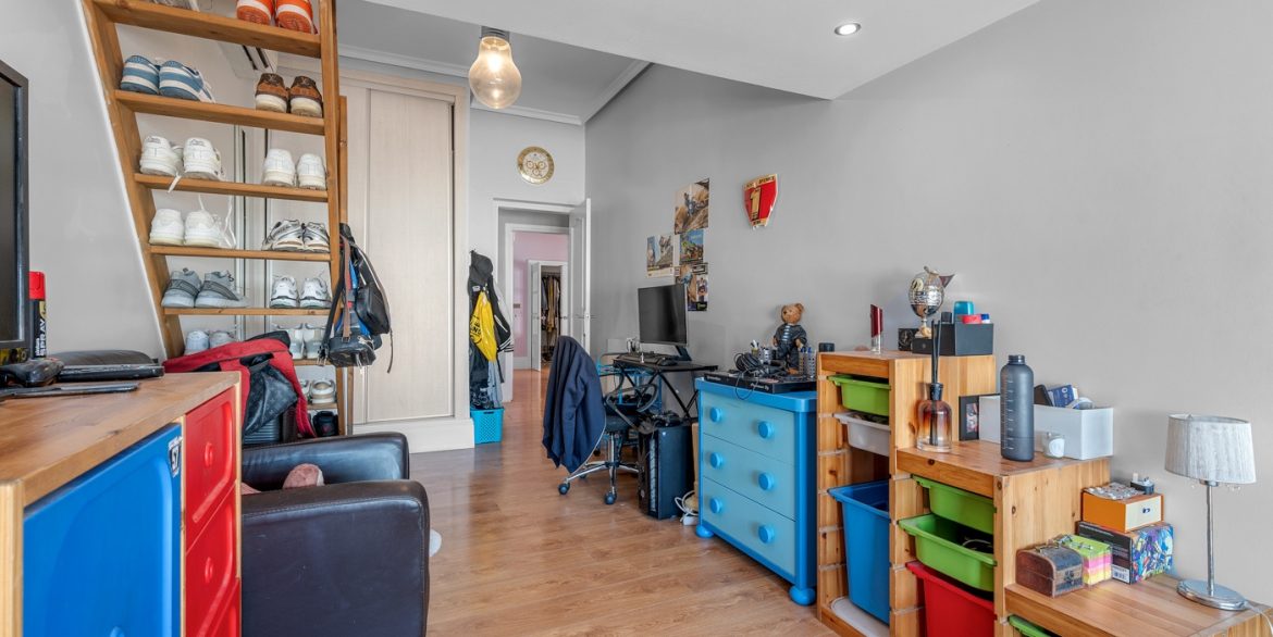 o_1j56e1num6frh9m1ch0110birg5b