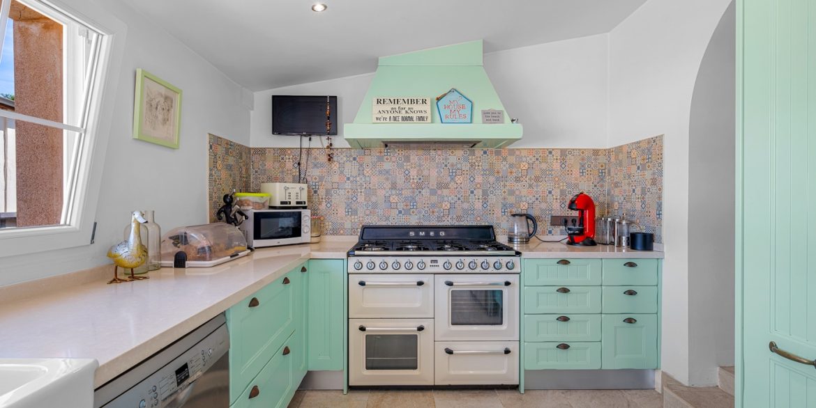 o_1j56e1numihai1e1afq1eotbam51