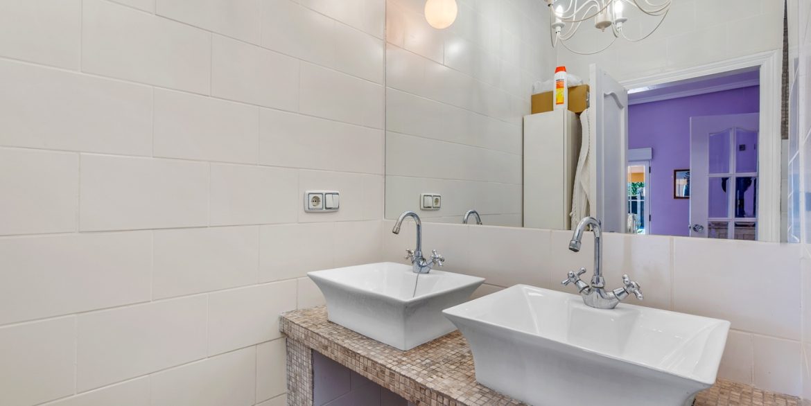 o_1j56e1nunnpb4bm19hu1q2ftg25n