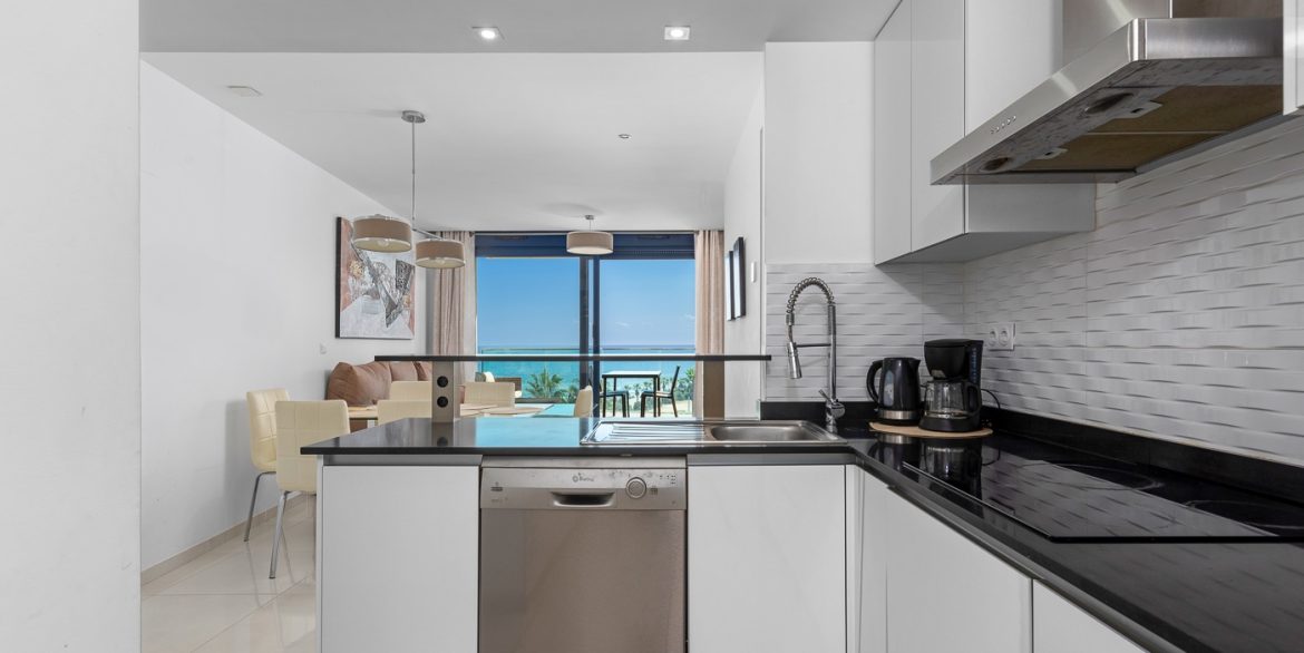 o_1j6aqlghg117l165pk0hd8c19p73m