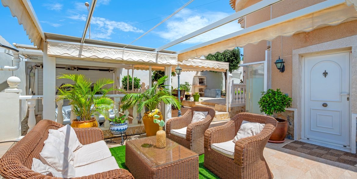 o_1j6ddk1e03ts1ekt18mp99hbhn3a