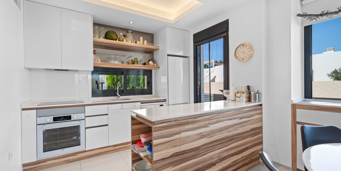 o_1j85ktkto12pn3hj8dsps1k3438