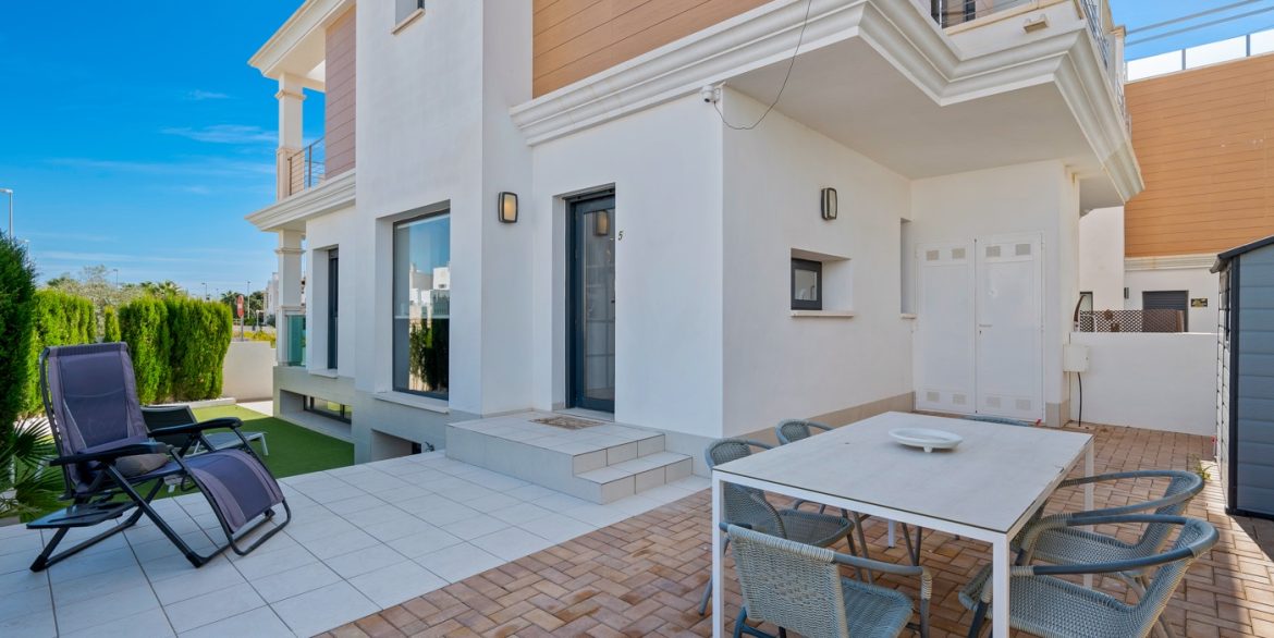 o_1j85ktkto163lh7a1t332e01rck2v