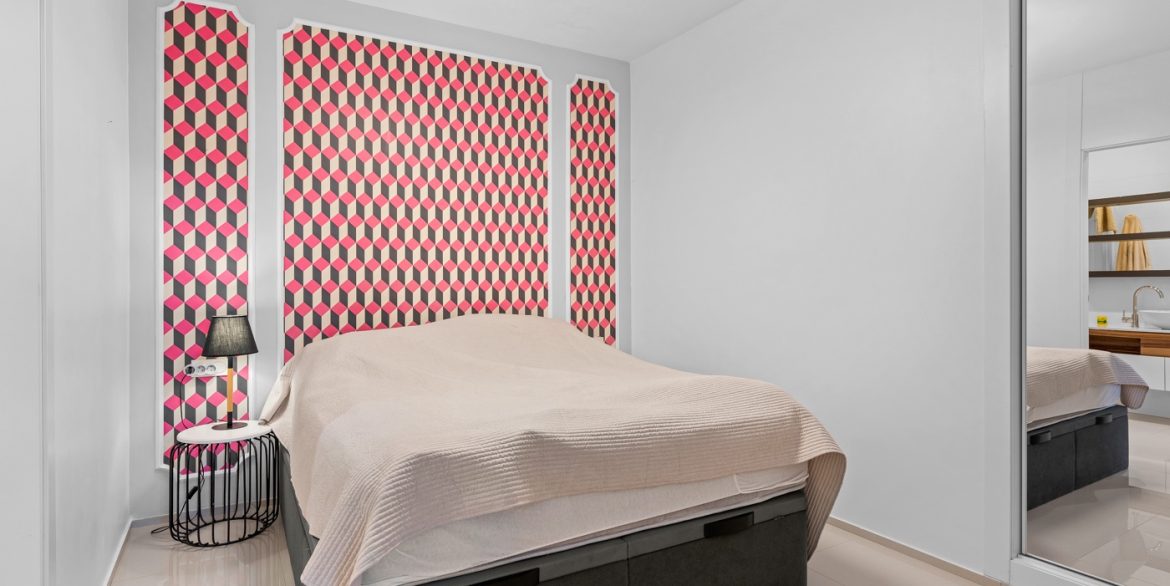 o_1j85ktktov4q8m7eegn6g1hhr3i