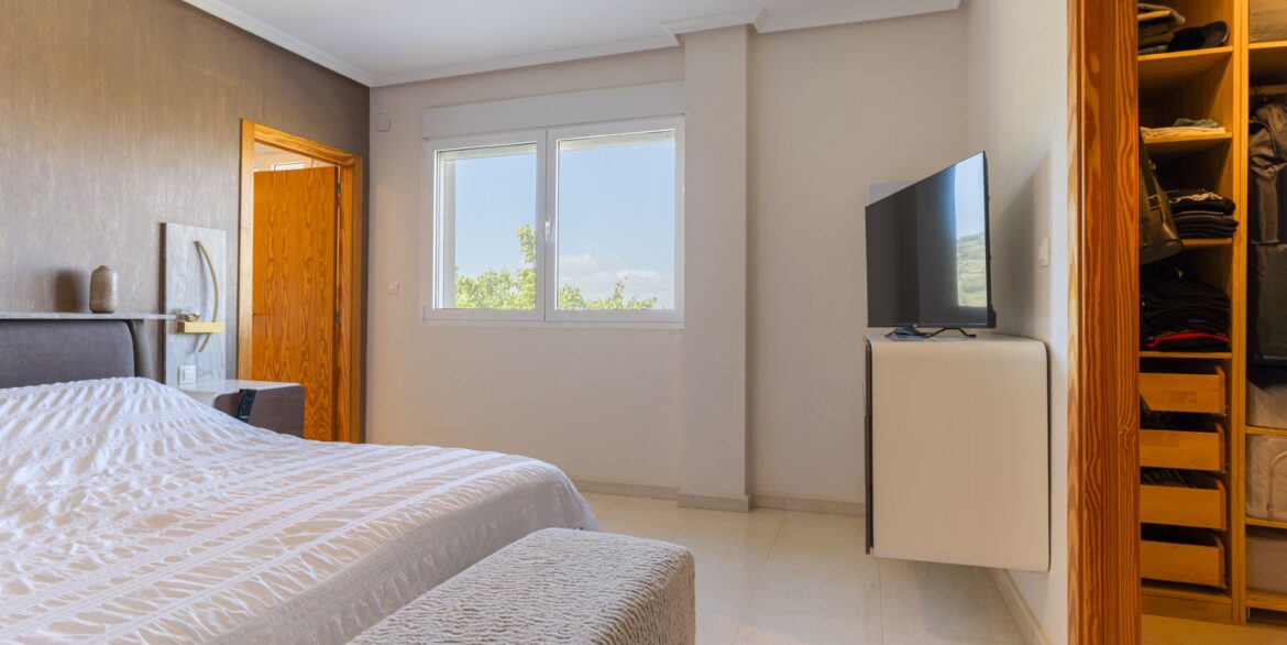 o_1j882p0n8bj1165i1i4b1ln6idb3n