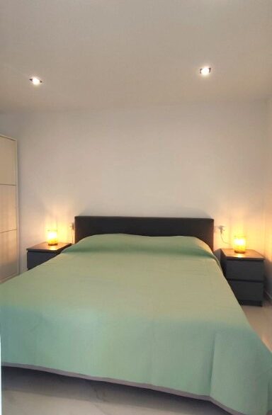 o_1j885i9tk1lb21cb81iba1krcnhn2b