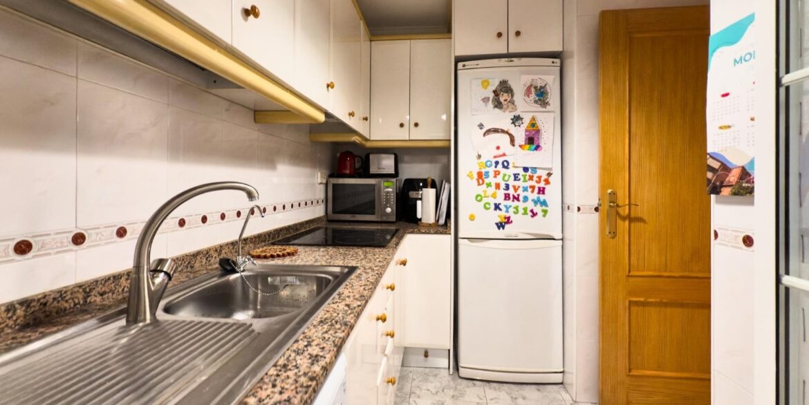 o_1j8t0vvar1ra69udit1nm2151r2h