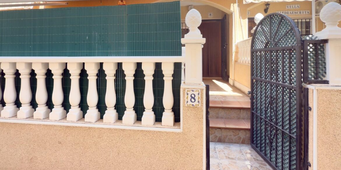 o_1j8t0vvar1snt3bb12b14a3126a2j