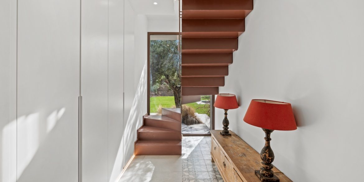 o_1j9500e9k9madj2tcej8v176d41