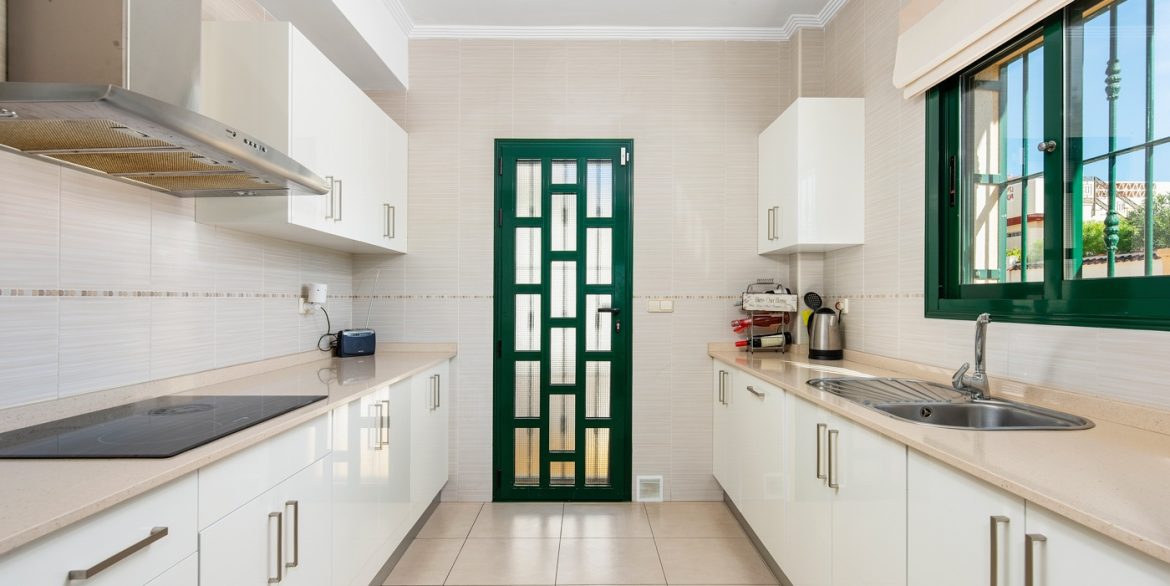 o_1ja0ukjtq1kmg1p111pagme61pl22n