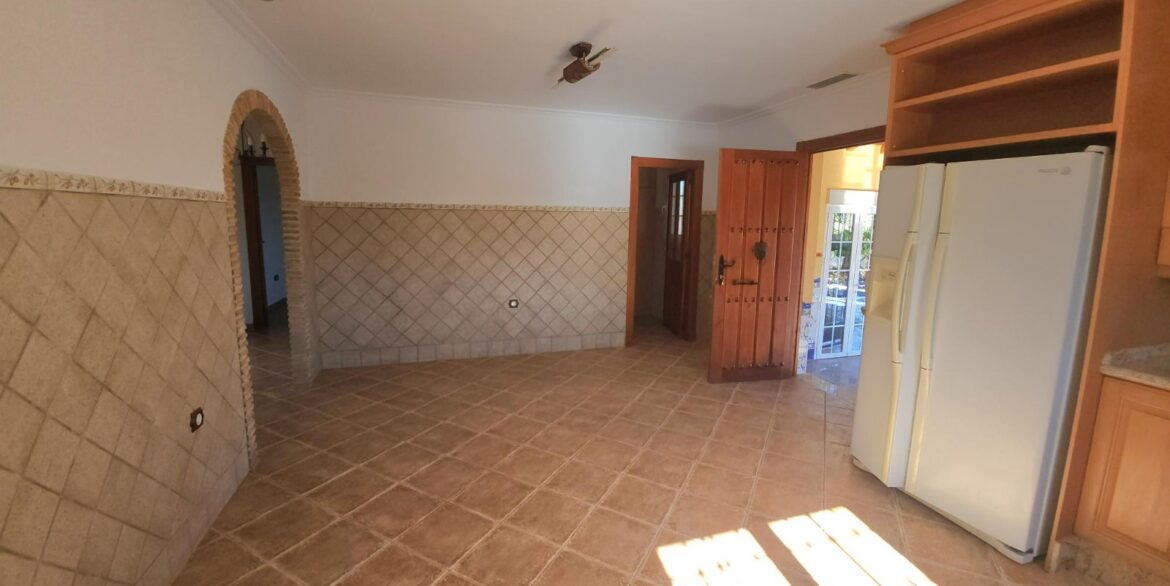 o_1javnjdfa1a7uug215aa44mr273a