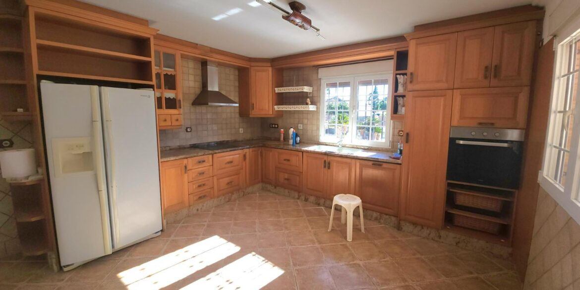 o_1javnjdfa1hcb1upb1dm9bqu1aif39