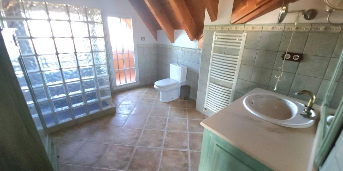 o_1javnjdfa1ttoe381r251uj5dl3p