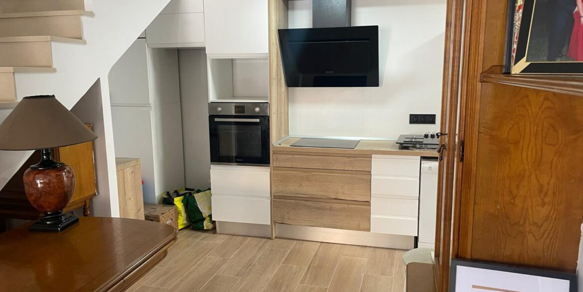 o_1javqp7f213hvd1v1nj012511ha26