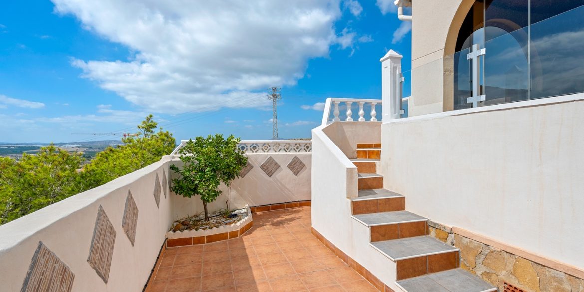 o_1jb000h5211sp1k7g1oehi01aas5m