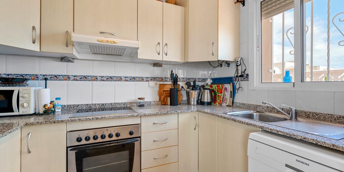 o_1jb000h53sdc28bm2v16jv3r76j