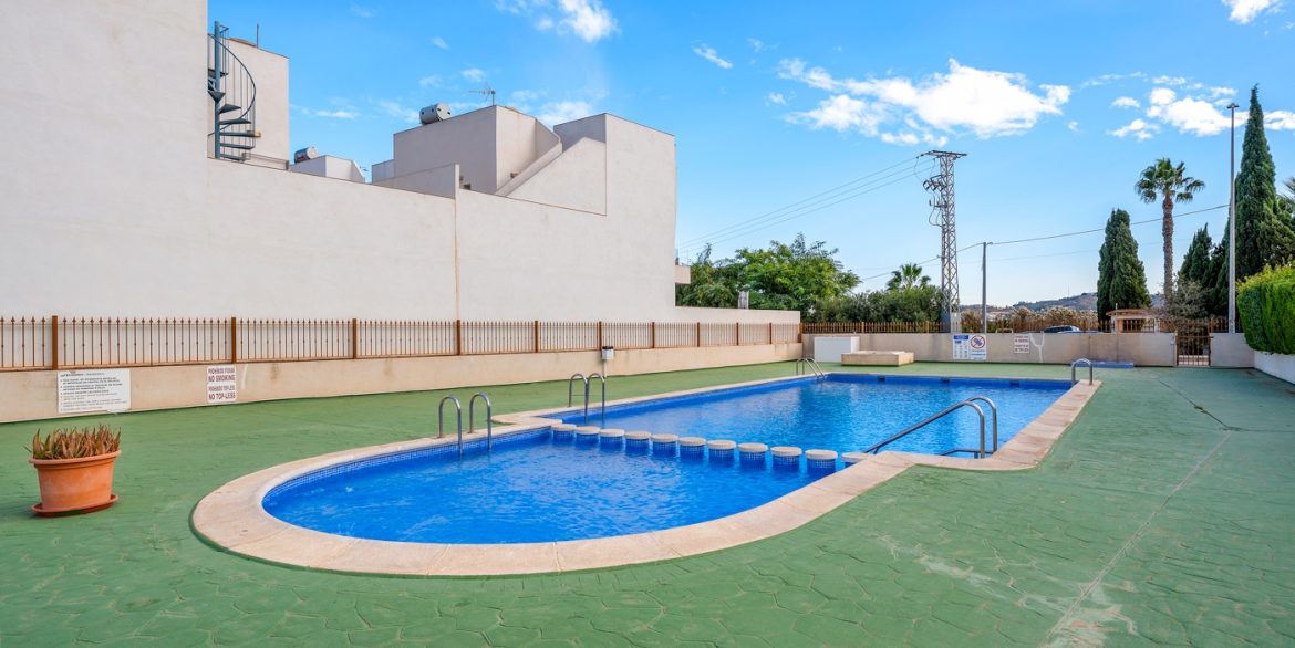 o_1jbkhv2m8otq1je042f1drhj7e27