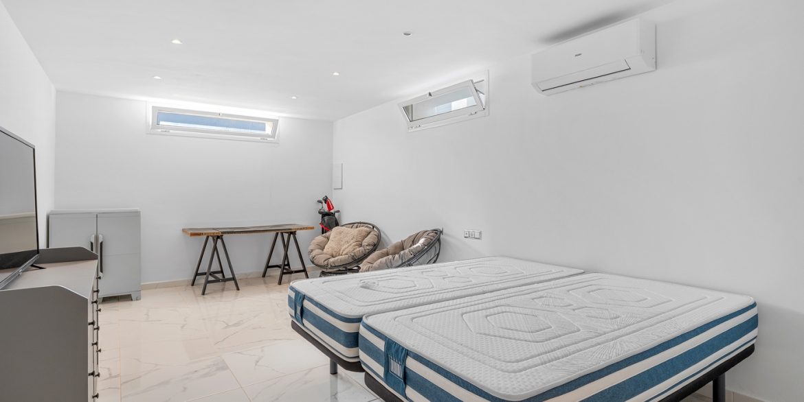 o_1jbkp8sdb1k2c17niglau01jpu35