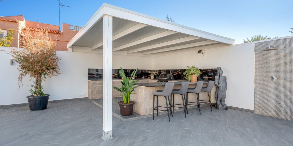 o_1jbkp8sdb1o771abk16hbn211cm036